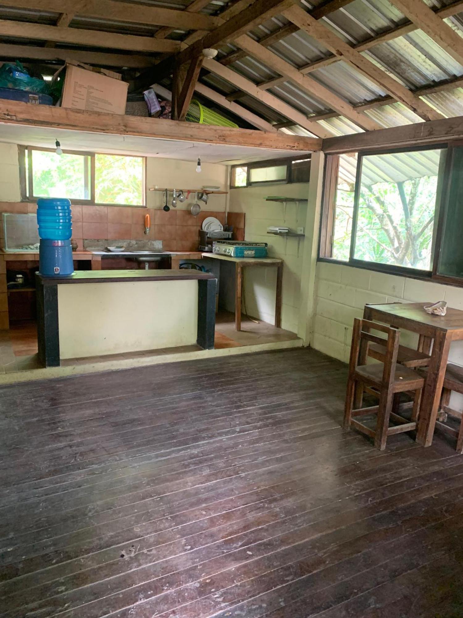 Al Carajo House Backpackers Host Hostel Montanita Exterior photo